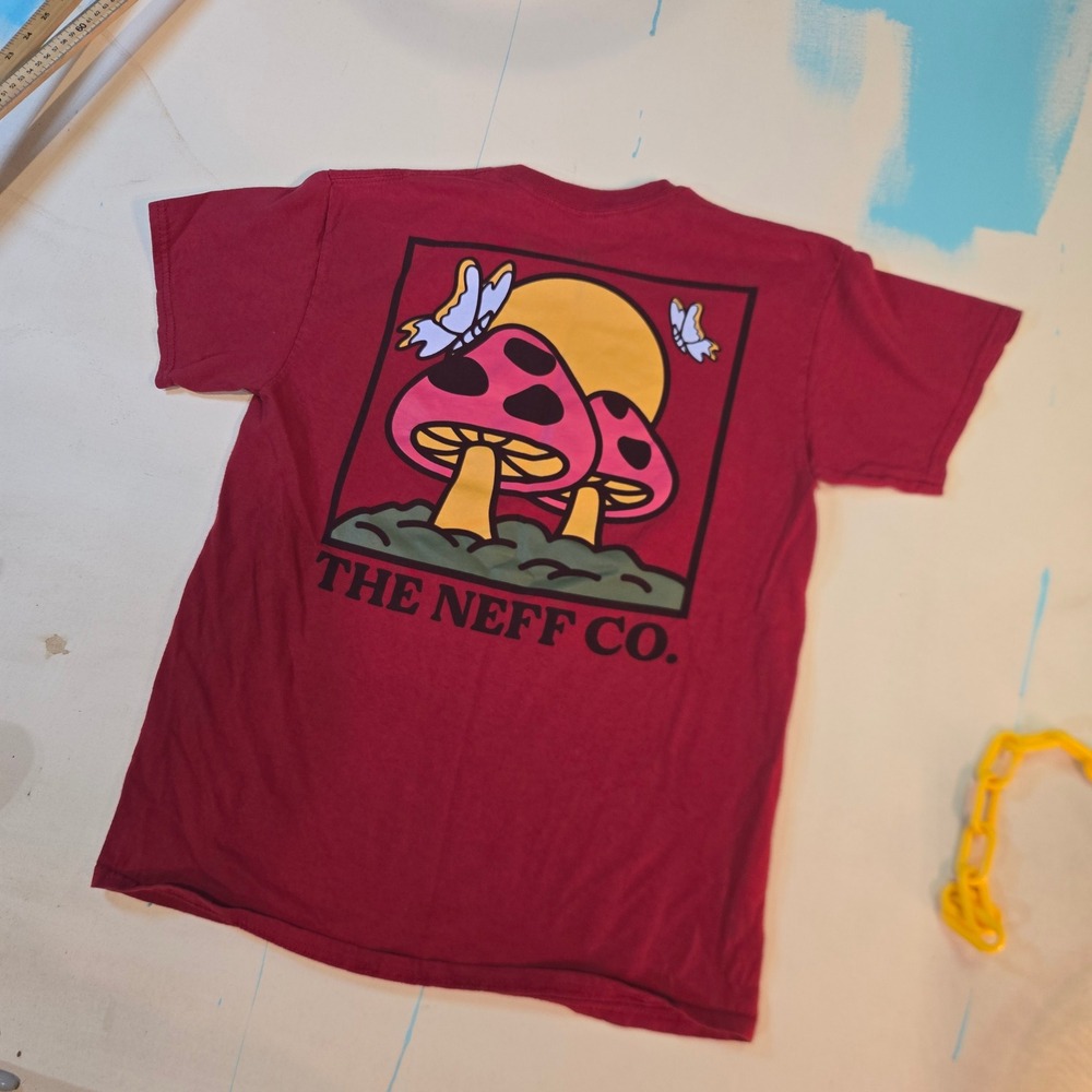 Graphictes Streetwear‎ The Neff Co M T-shirt Red Mushrooms Sun  18x26 Streetwear